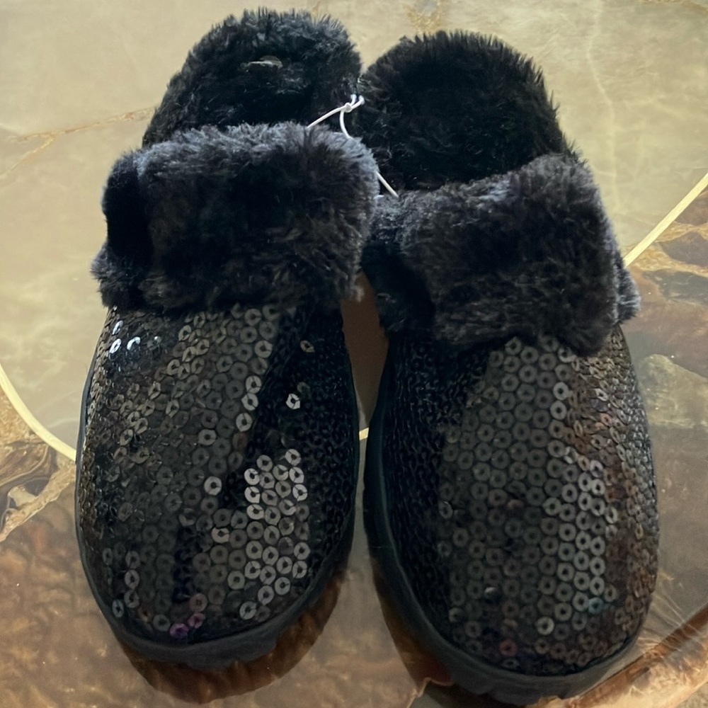 Sequin fuzzy black slide in slippers with non slip sole. Size small 5/6